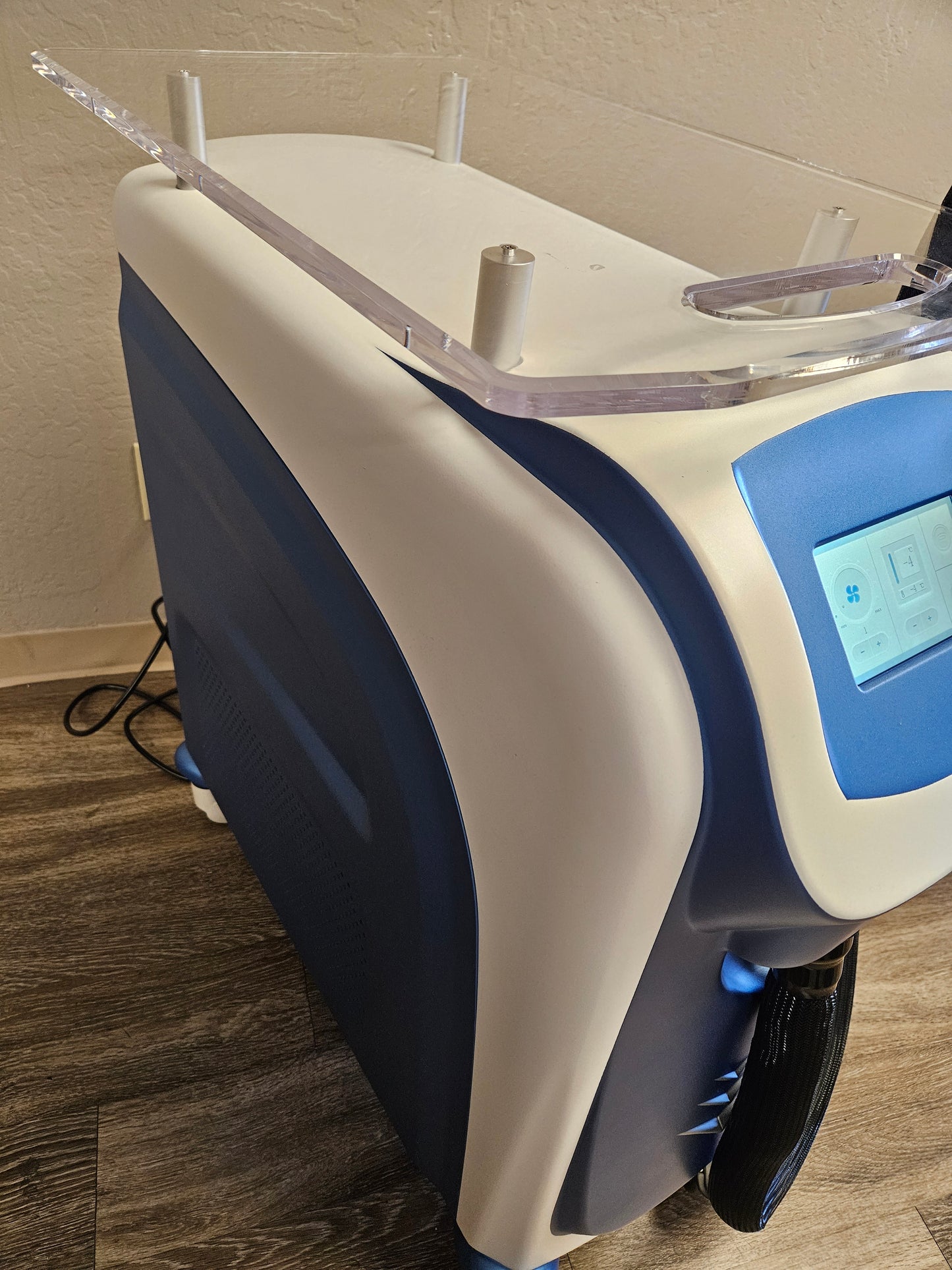 New Skin Cooling Aesthetic Device (Cryo Device)