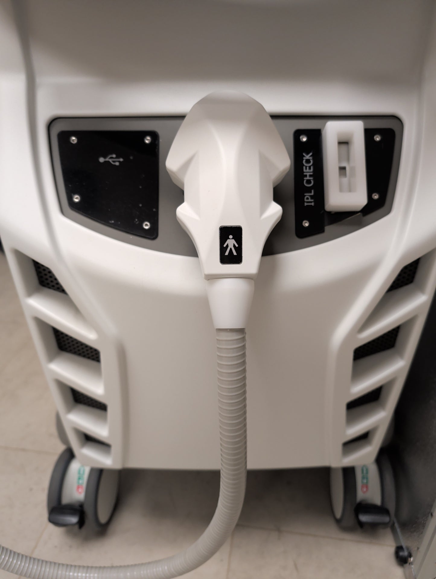 2020 Quanta Evo Light - 755nm/1064nm Alex/Yag With IPL And 2940 nm Erbium
